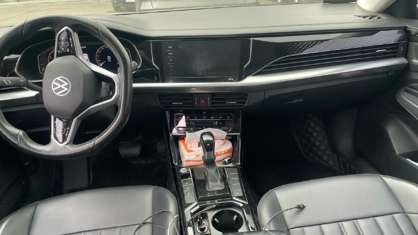 2023 Volkswagen Passat 2.0T 186HP L4 7DCT,autocango,china used car exporter,china ev exporter,chinese used car exporter,chinese used ev exporter