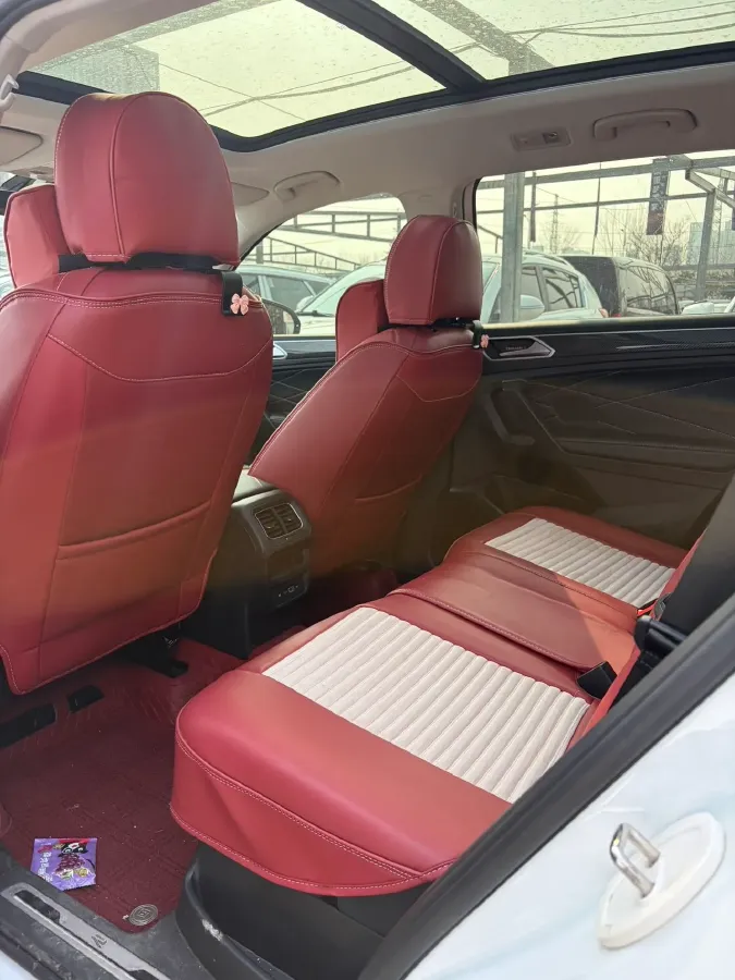 2024 Volkswagen Tiguan L 2.0T 186HP L4 7DCT,autocango,china used car exporter,china ev exporter,chinese used car exporter,chinese used ev exporter