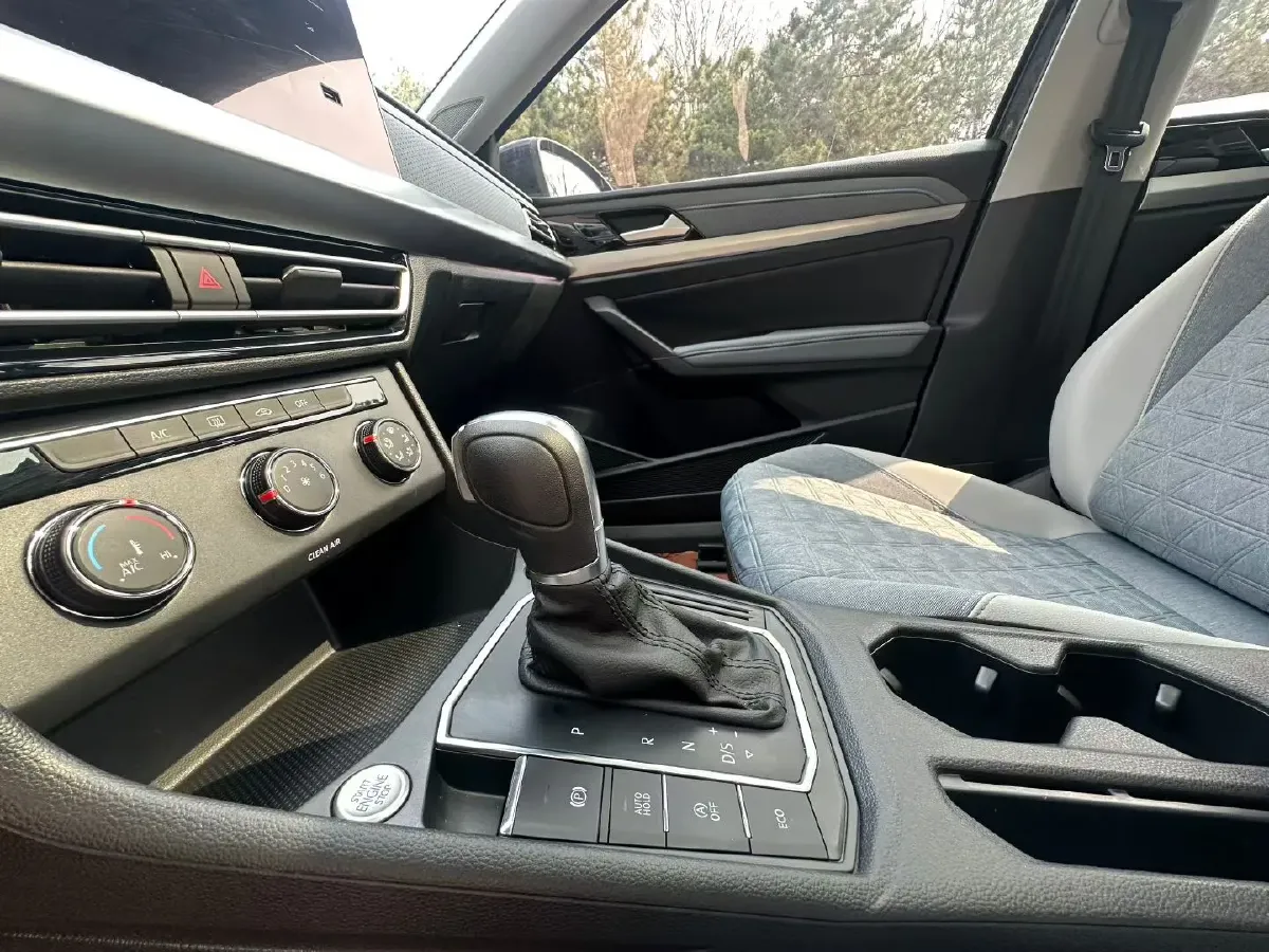 2023 Volkswagen Lavida 1.5T 160HP L4 7DCT,autocango,china used car exporter,china ev exporter,chinese used car exporter,chinese used ev exporter