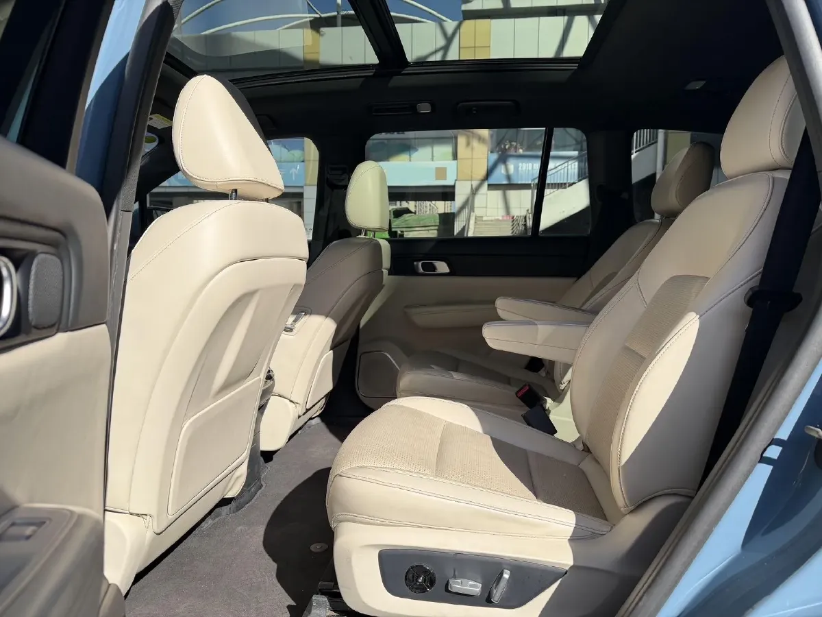 2021 Li ONE Range Extended 131HP REEV 40.5KWH,autocango,china used car exporter,china ev exporter,chinese used car exporter,chinese used ev exporter