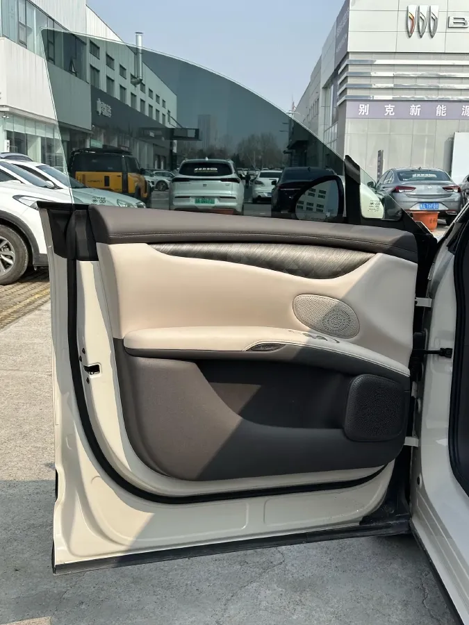 2023 IM LS6 BEV 71KWH,autocango,china used car exporter,china ev exporter,chinese used car exporter,chinese used ev exporter