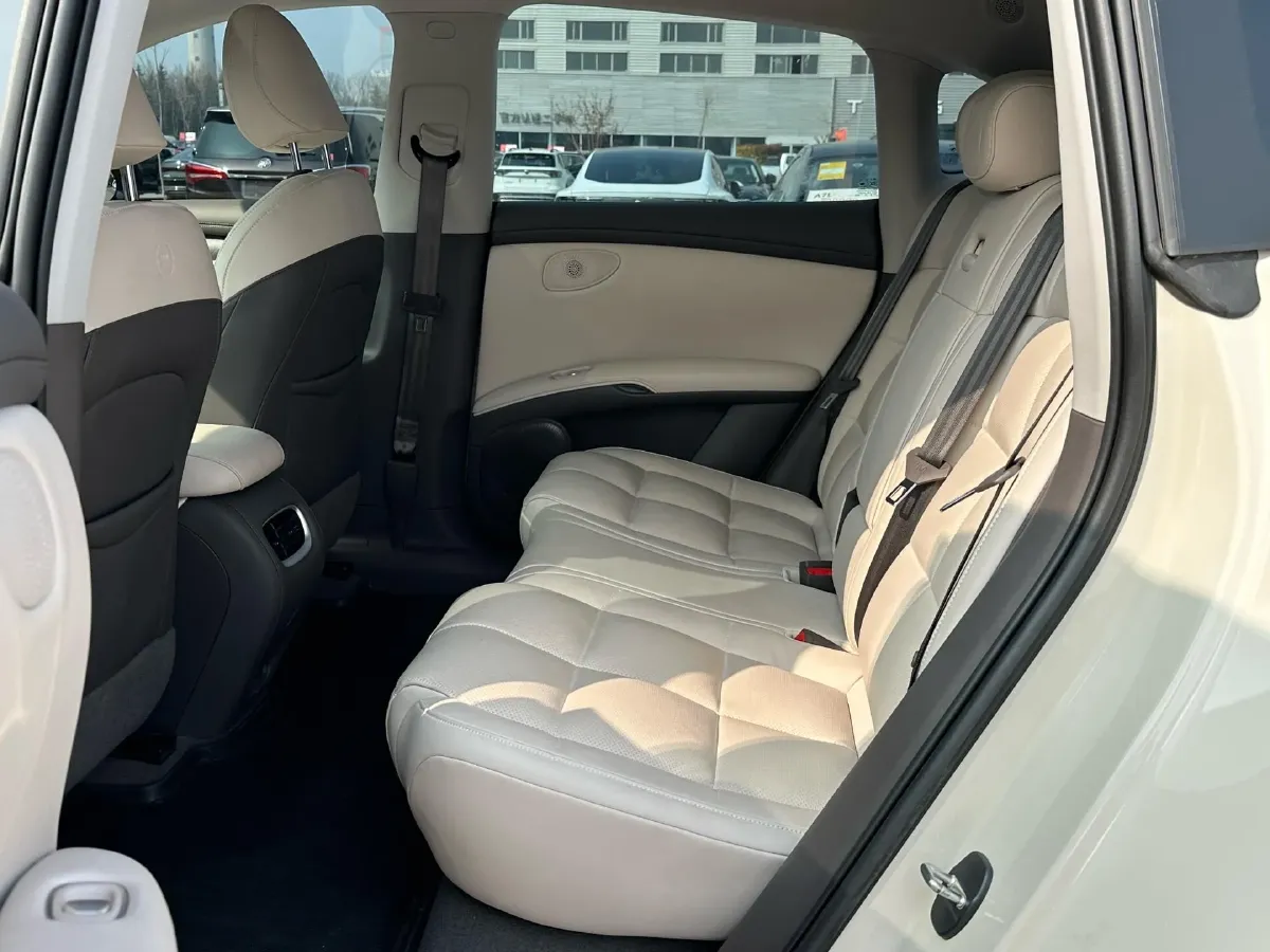 2023 IM LS6 BEV 71KWH,autocango,china used car exporter,china ev exporter,chinese used car exporter,chinese used ev exporter