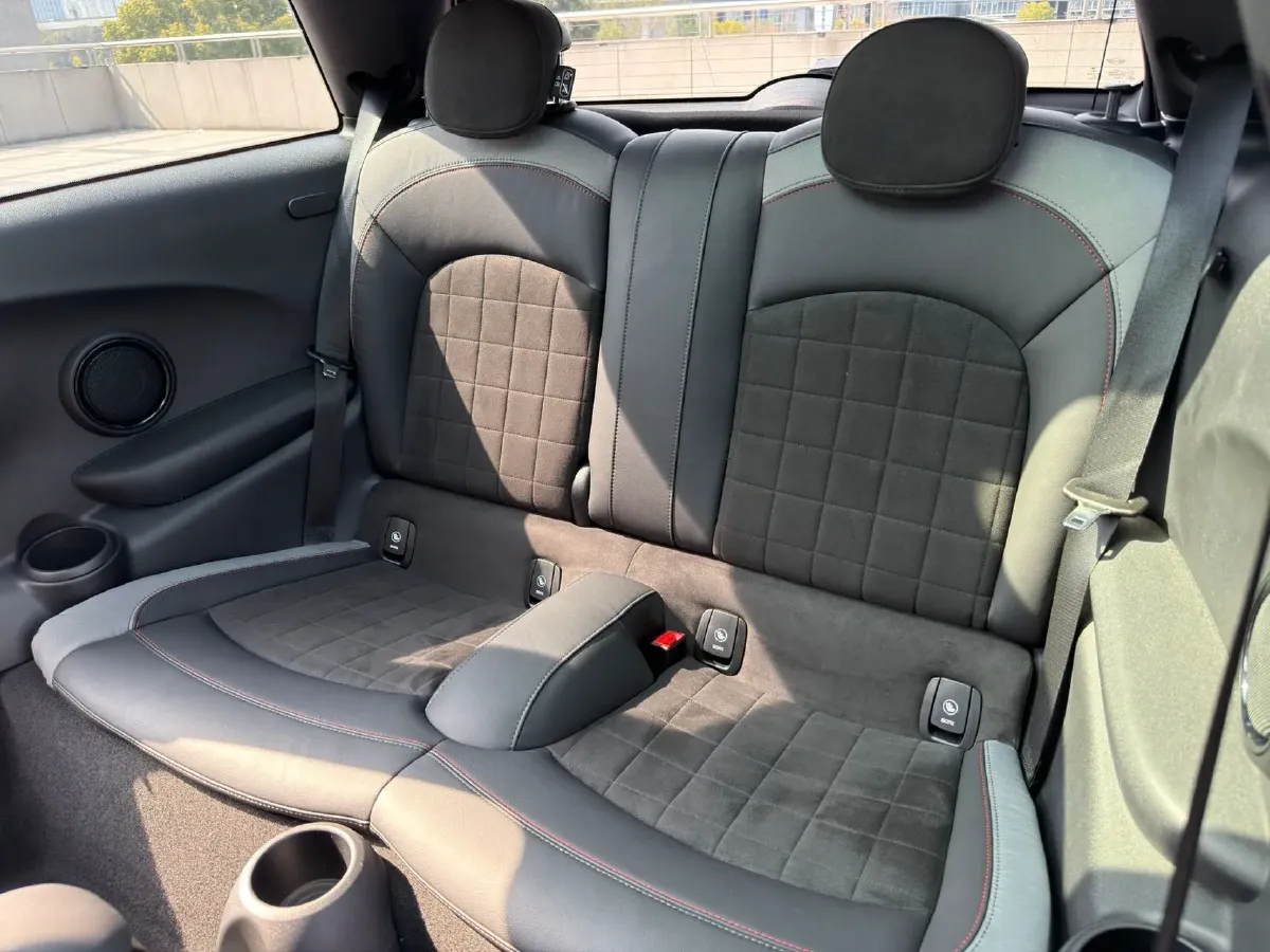 2022 MINI JCW 2.0T 231HP L4 8AT,autocango,china used car exporter,china ev exporter,chinese used car exporter,chinese used ev exporter