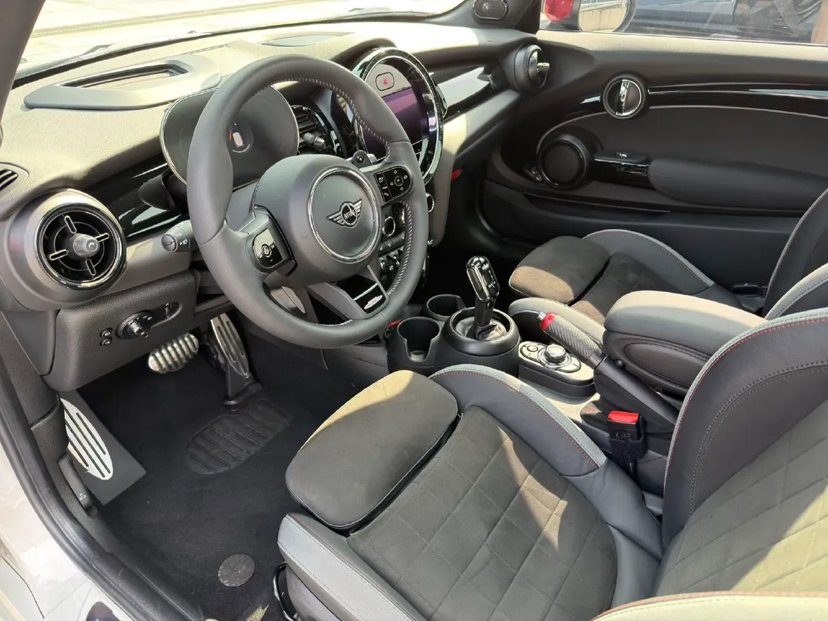 2022 MINI JCW 2.0T 231HP L4 8AT,autocango,china used car exporter,china ev exporter,chinese used car exporter,chinese used ev exporter