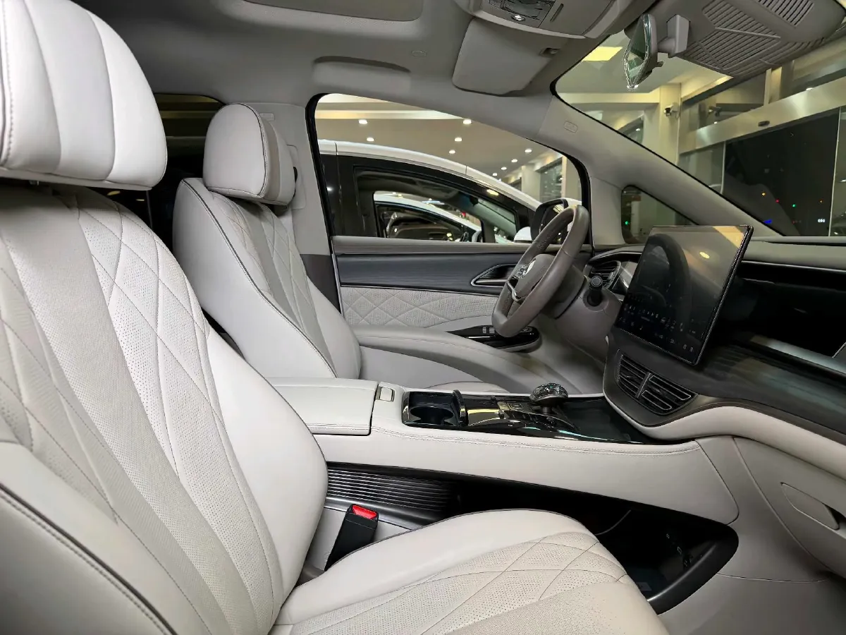 2022 Mercedes-Benz GLC Class 2.0T 197HP L4 9AT,autocango,china used car exporter,china ev exporter,chinese used car exporter,chinese used ev exporter