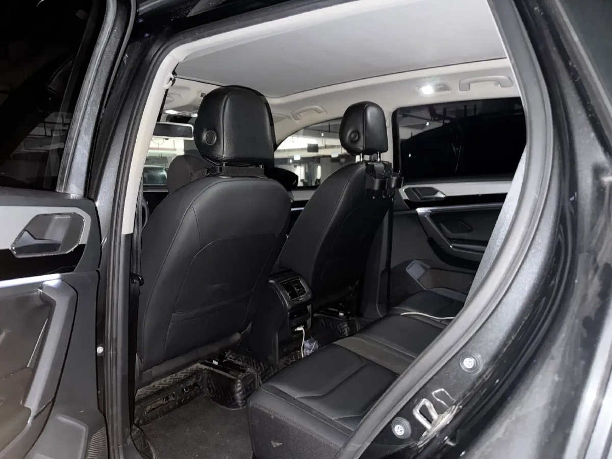 2019 Jeep Cherokee 2.0T 234HP L4 9AT,autocango,china used car exporter,china ev exporter,chinese used car exporter,chinese used ev exporter