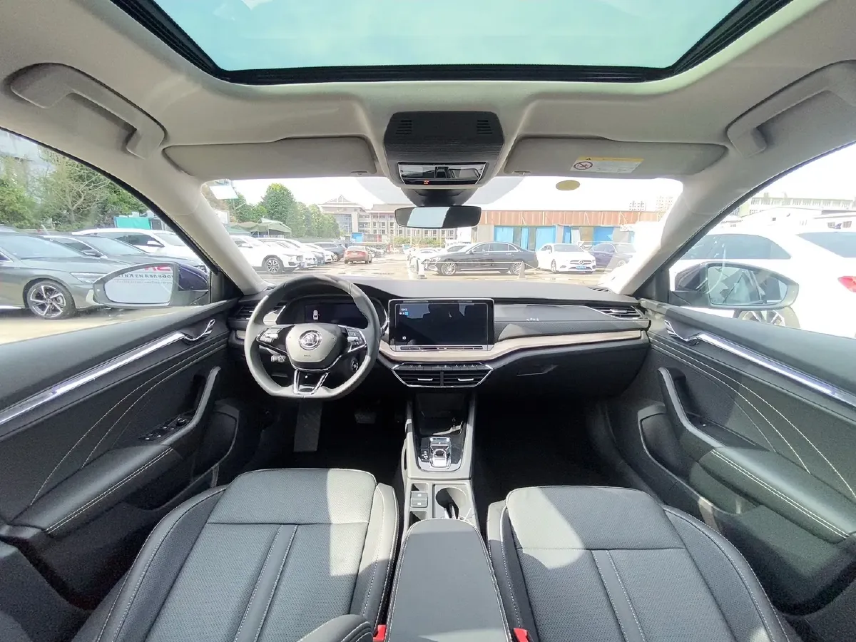 2021 Skoda Octavia 1.4T 150HP L4 7DCT,autocango,china used car exporter,china ev exporter,chinese used car exporter,chinese used ev exporter