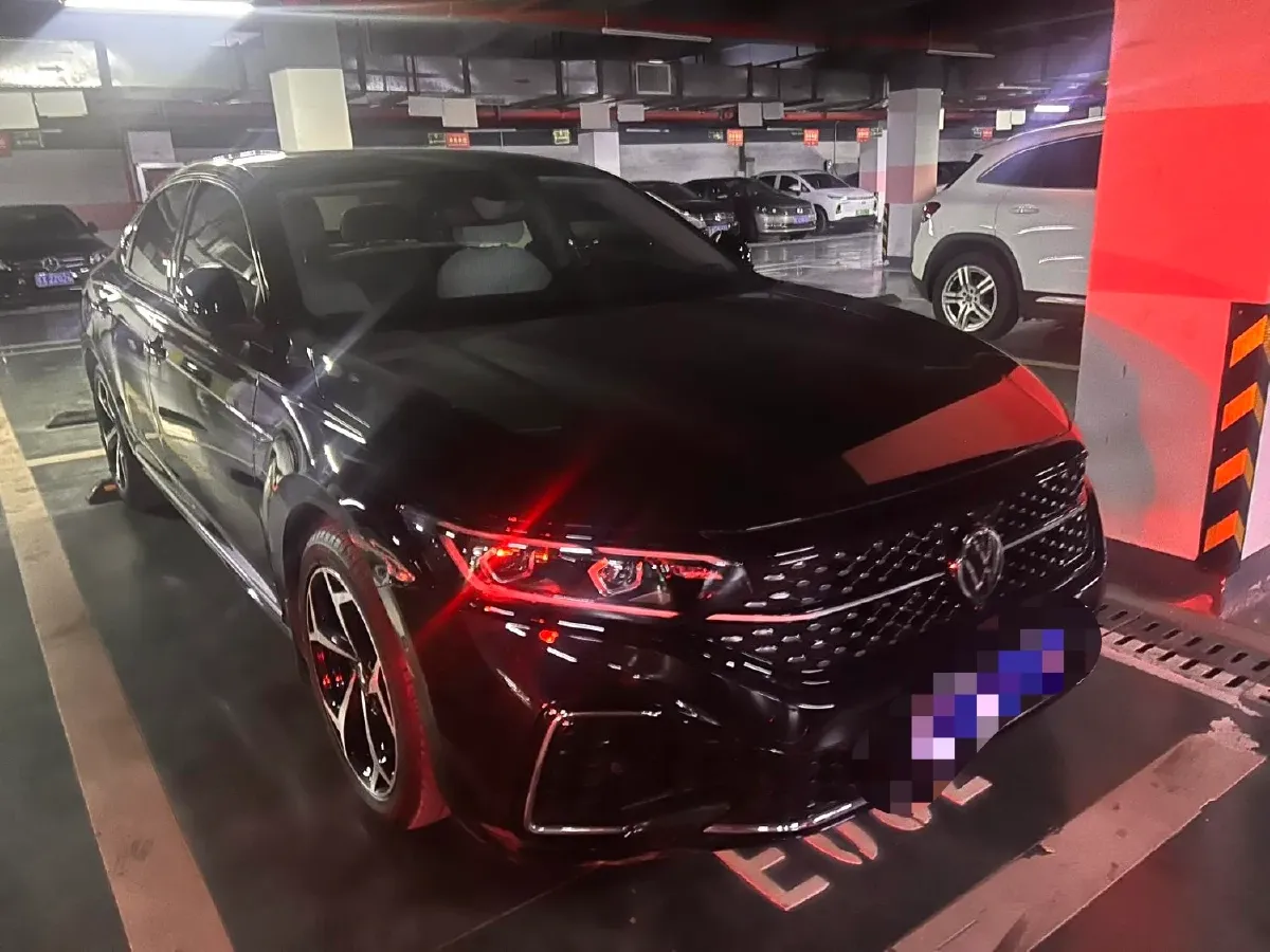 2025 Volkswagen Passat 2.0T 220HP L4 7DCT,autocango,china used car exporter,china ev exporter,chinese used car exporter,chinese used ev exporter