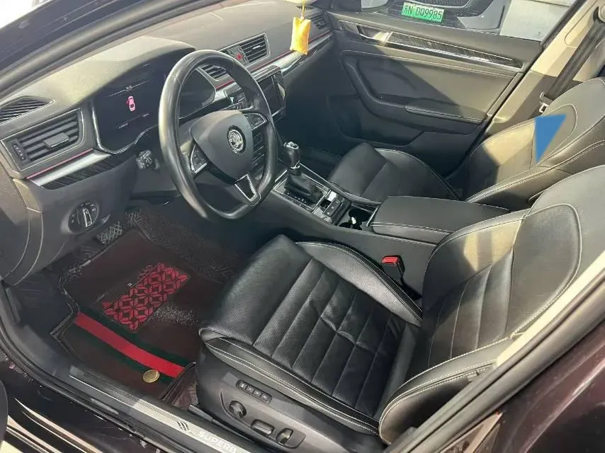 2019 Skoda Superb 2.0T 186HP L4 7DCT,autocango,china used car exporter,china ev exporter,chinese used car exporter,chinese used ev exporter