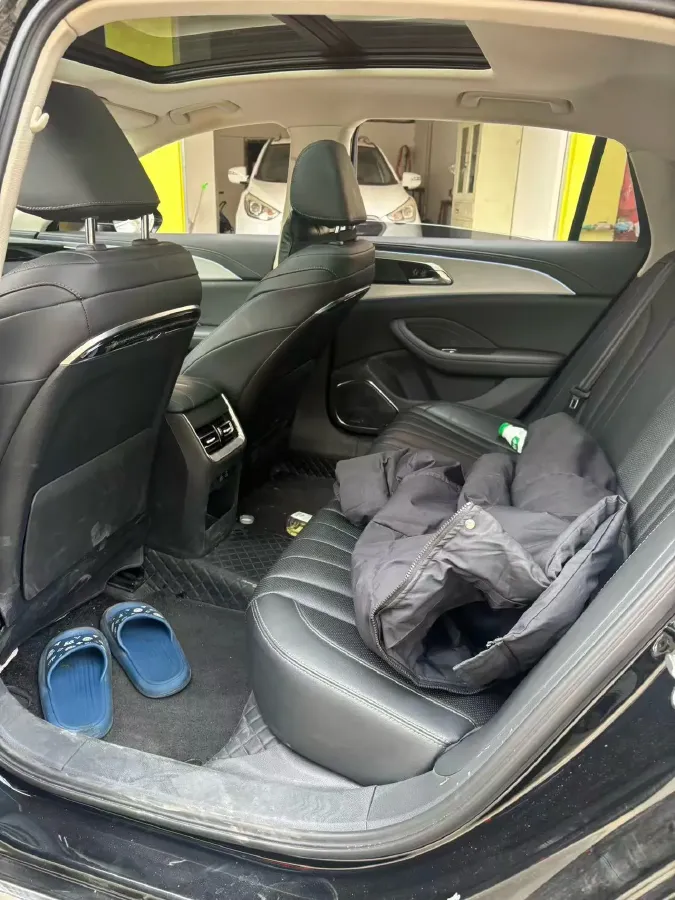 2025 HongQi H5 1.5T 169HP L4 1DHT Hybrid,autocango,china used car exporter,china ev exporter,chinese used car exporter,chinese used ev exporter