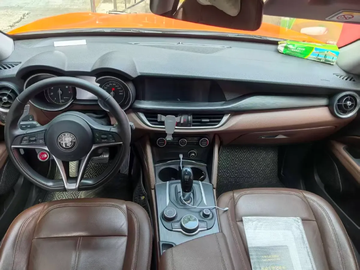 2017 Alfa Romeo Stelvio 2.0T 200HP L4 8AT,autocango,china used car exporter,china ev exporter,chinese used car exporter,chinese used ev exporter