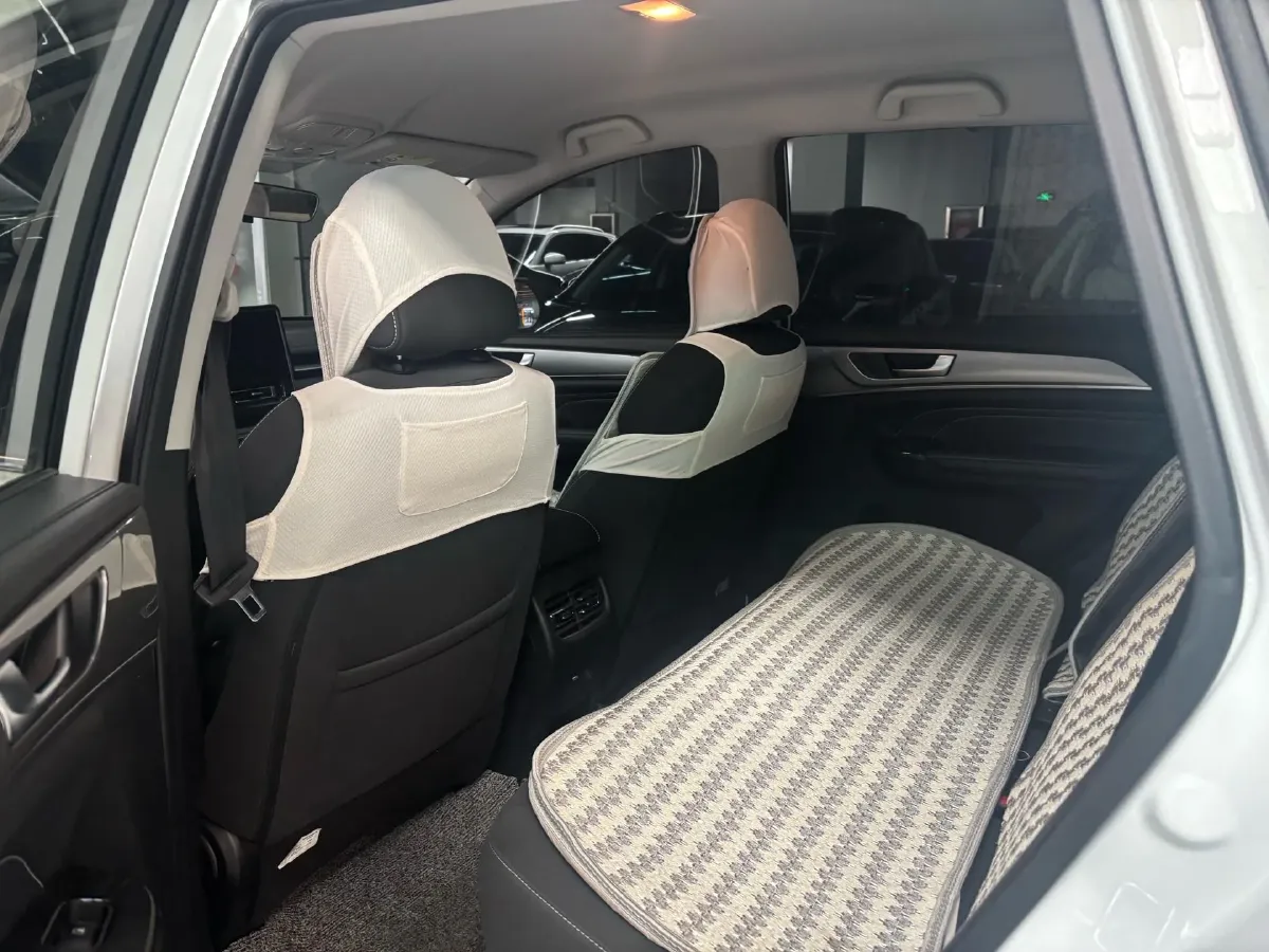 2021 Haval M6 1.5T 150HP L4 7DCT,autocango,china used car exporter,china ev exporter,chinese used car exporter,chinese used ev exporter