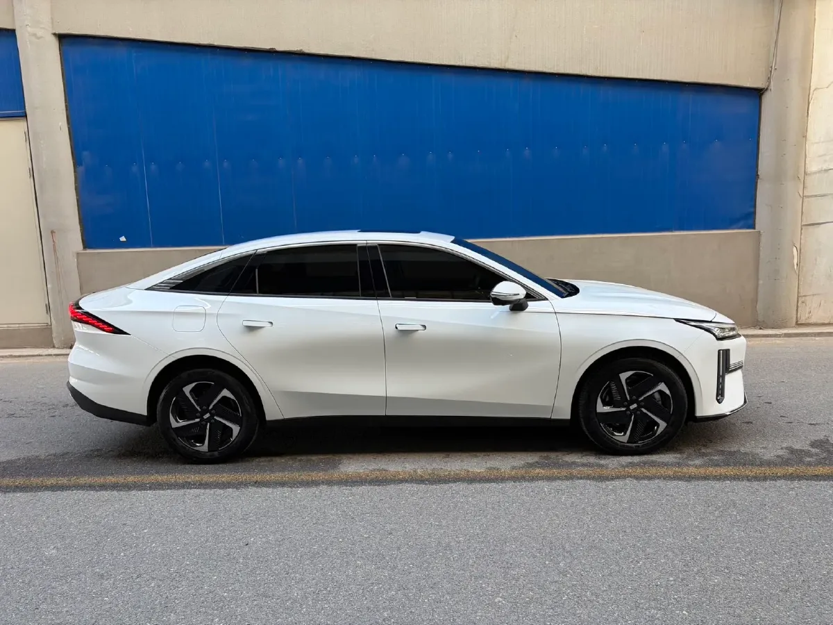 2024 Geely Galaxy L6 1.5T 163HP L4 3DHT PHEV,autocango,china used car exporter,china ev exporter,chinese used car exporter,chinese used ev exporter