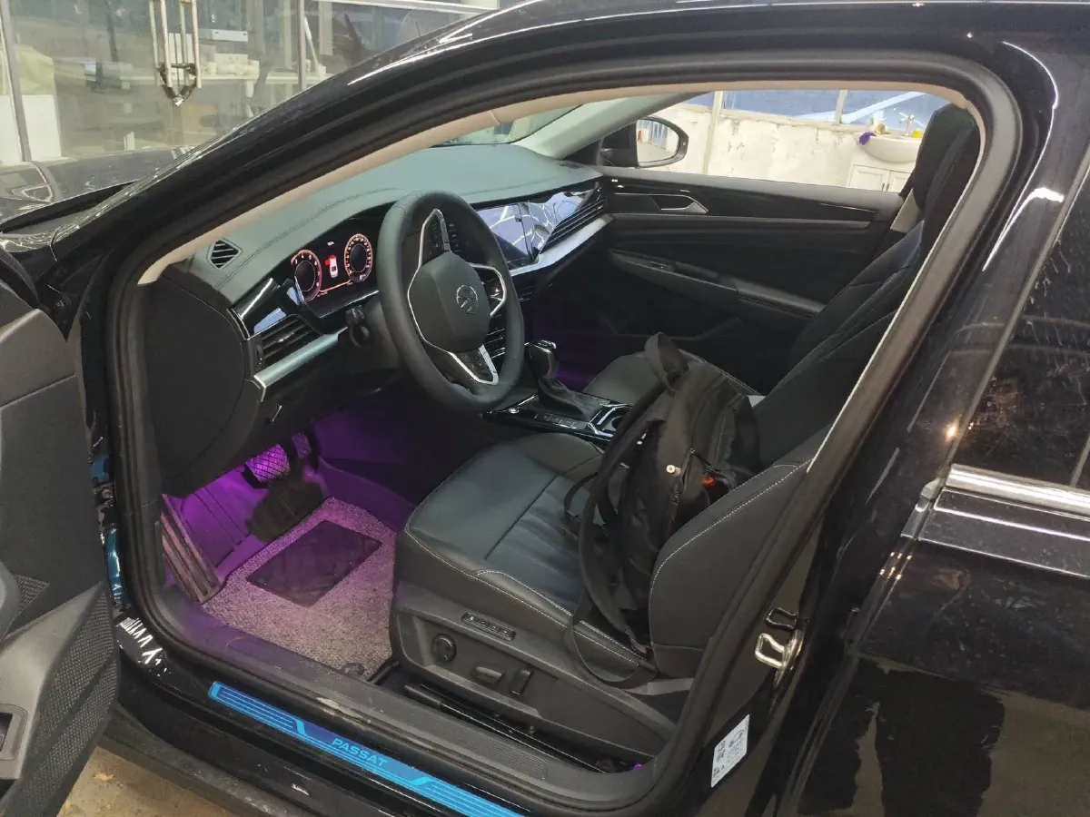 2025 Volkswagen Passat 2.0T 220HP L4 7DCT,autocango,china used car exporter,china ev exporter,chinese used car exporter,chinese used ev exporter