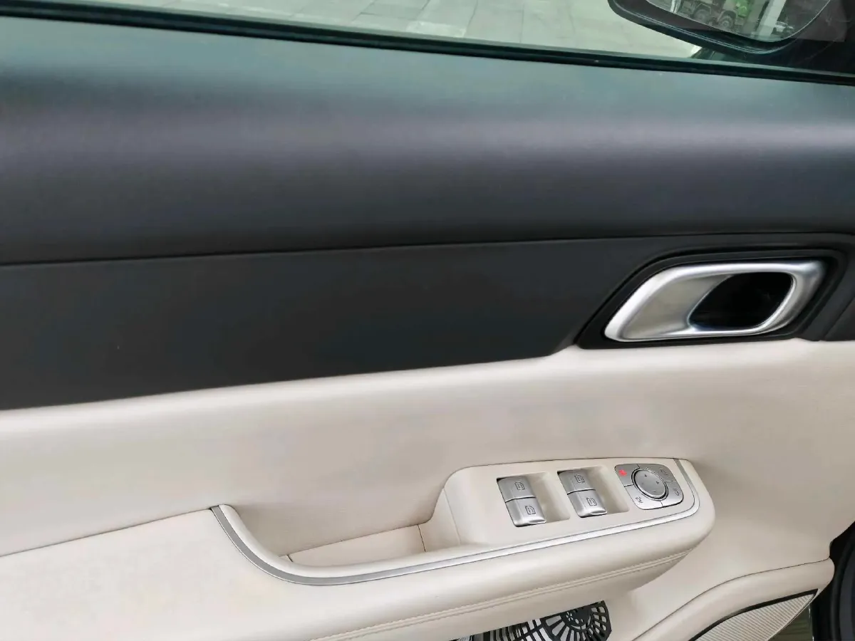 2021 Li ONE Range Extended 131HP REEV 40.5KWH,autocango,china used car exporter,china ev exporter,chinese used car exporter,chinese used ev exporter