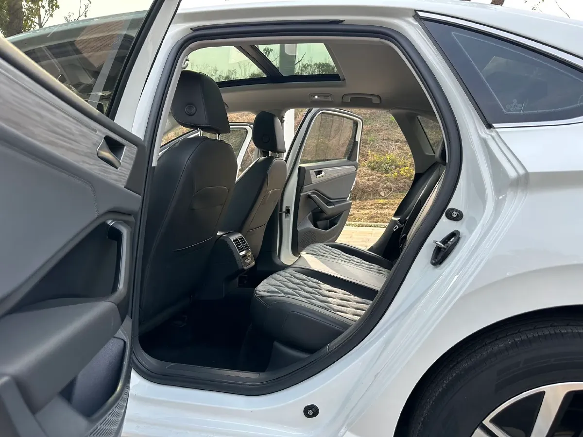 2023 Volkswagen Sagitar 1.4T 150HP L4 7DCT,autocango,china used car exporter,china ev exporter,chinese used car exporter,chinese used ev exporter