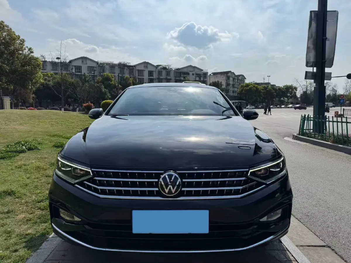 2023 Volkswagen Magotan 2.0T 186HP L4 7DCT,autocango,china used car exporter,china ev exporter,chinese used car exporter,chinese used ev exporter