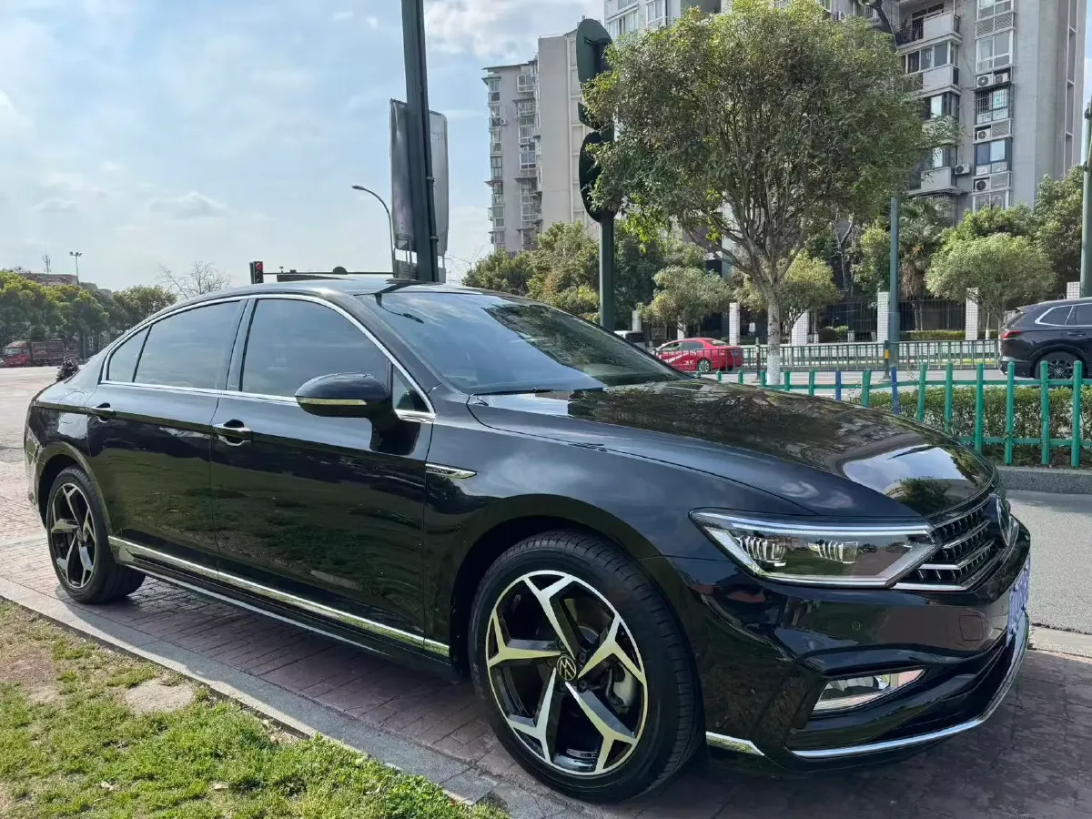 2023 Volkswagen Magotan 2.0T 186HP L4 7DCT,autocango,china used car exporter,china ev exporter,chinese used car exporter,chinese used ev exporter