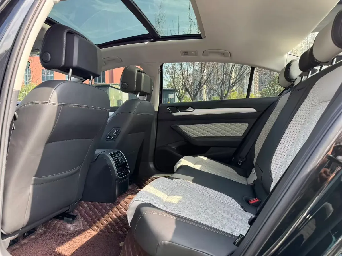 2023 Volkswagen Magotan 2.0T 186HP L4 7DCT,autocango,china used car exporter,china ev exporter,chinese used car exporter,chinese used ev exporter