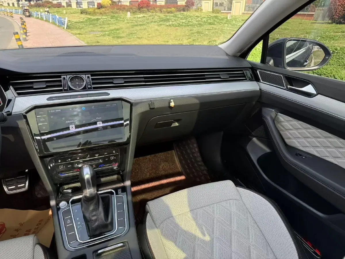 2023 Volkswagen Magotan 2.0T 186HP L4 7DCT,autocango,china used car exporter,china ev exporter,chinese used car exporter,chinese used ev exporter