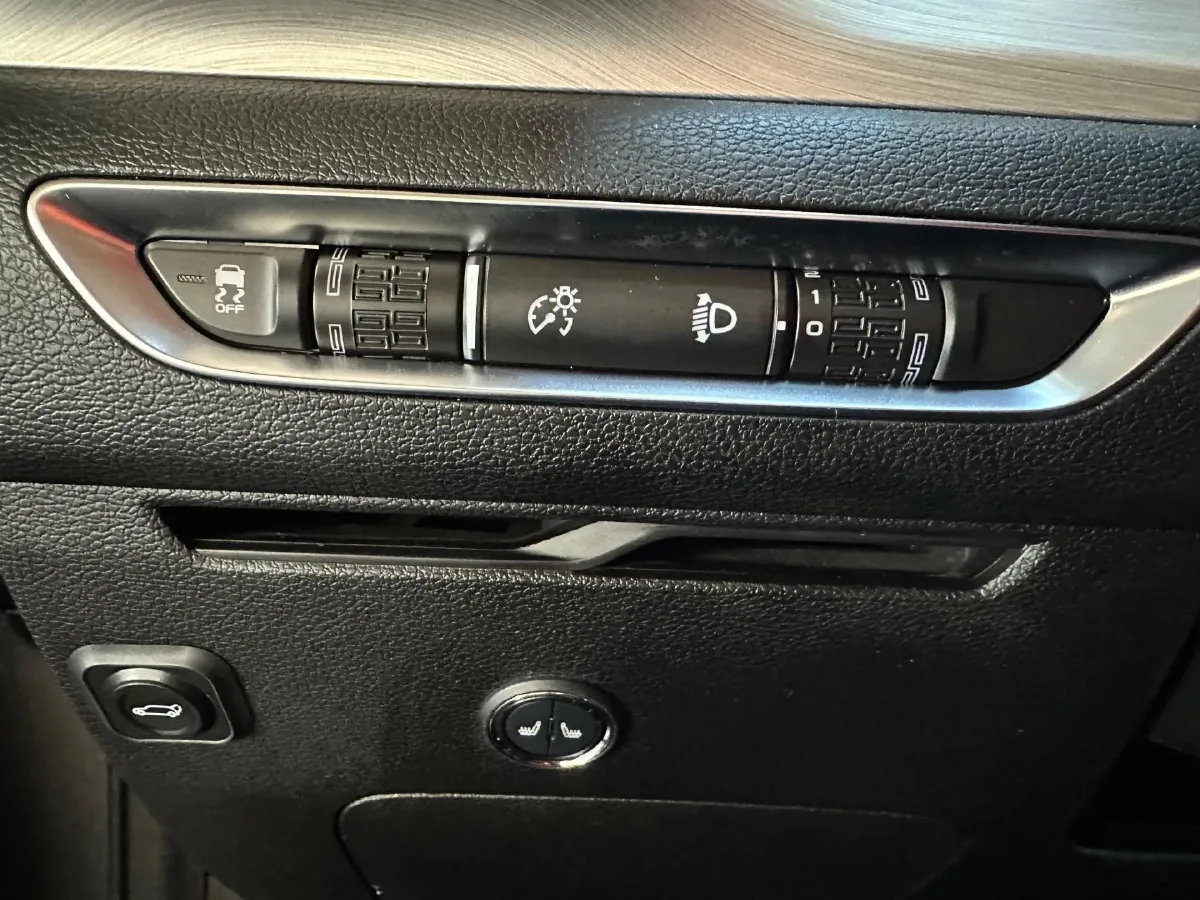 2021 Geely Coolray 1.4T 141HP L4 6DCT,autocango,china used car exporter,china ev exporter,chinese used car exporter,chinese used ev exporter