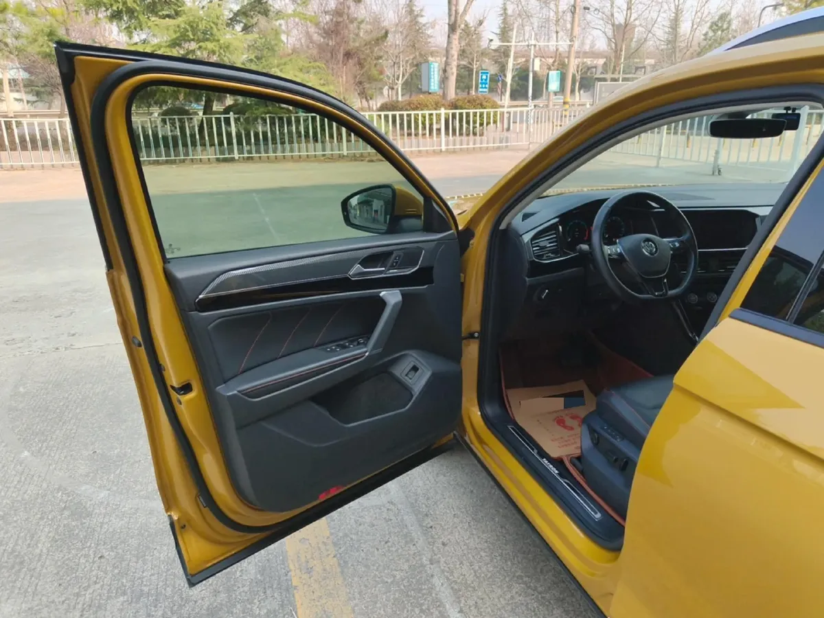 2019 Jeep Cherokee 2.0T 265HP L4 9AT,autocango,china used car exporter,china ev exporter,chinese used car exporter,chinese used ev exporter