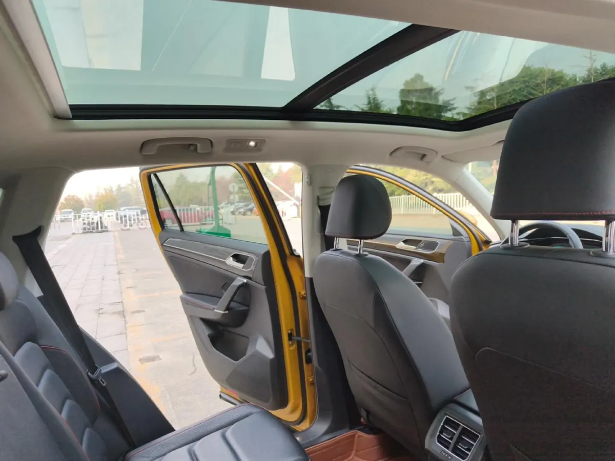 2019 Jeep Cherokee 2.0T 265HP L4 9AT,autocango,china used car exporter,china ev exporter,chinese used car exporter,chinese used ev exporter