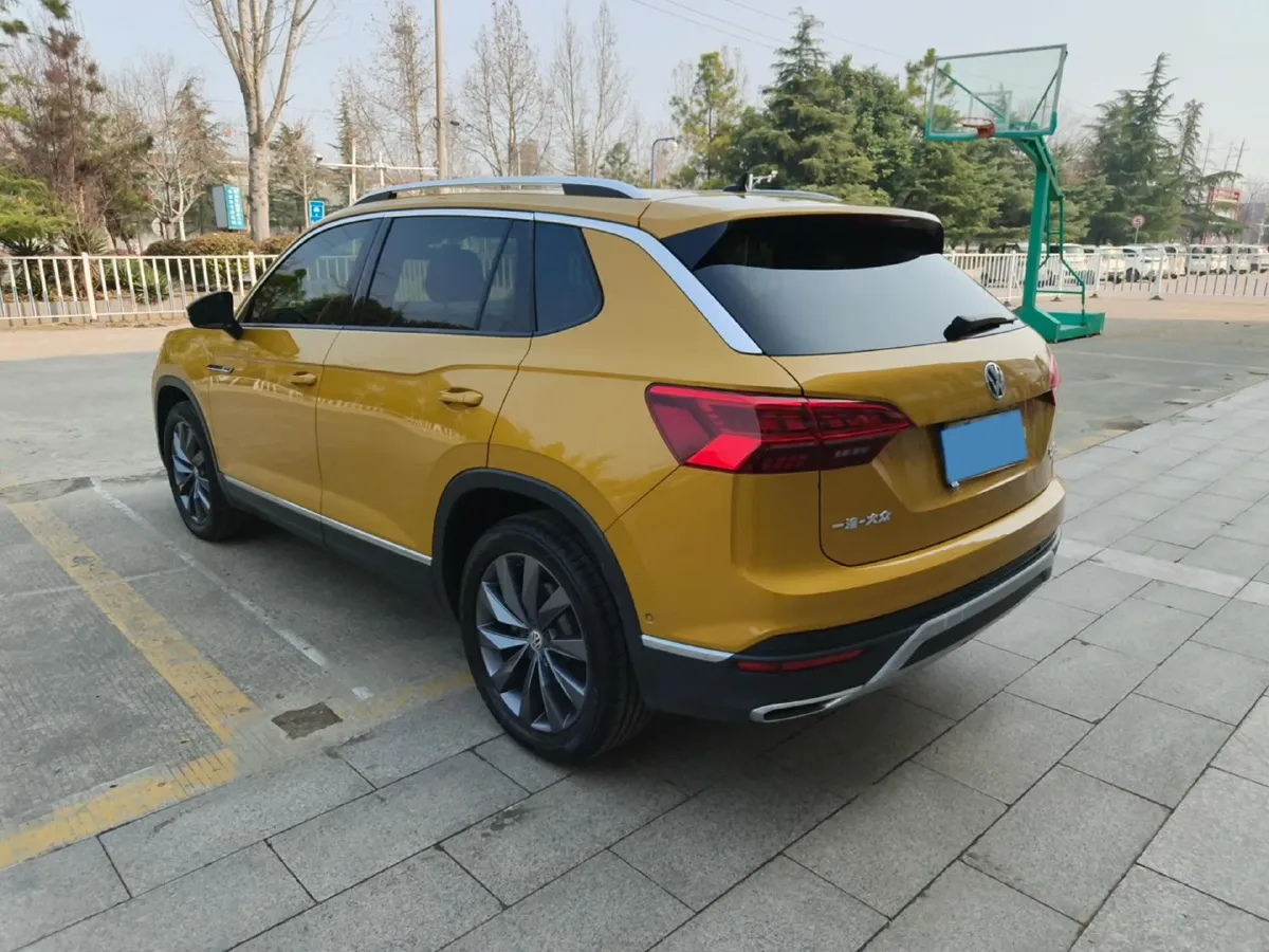 2019 Jeep Cherokee 2.0T 265HP L4 9AT,autocango,china used car exporter,china ev exporter,chinese used car exporter,chinese used ev exporter
