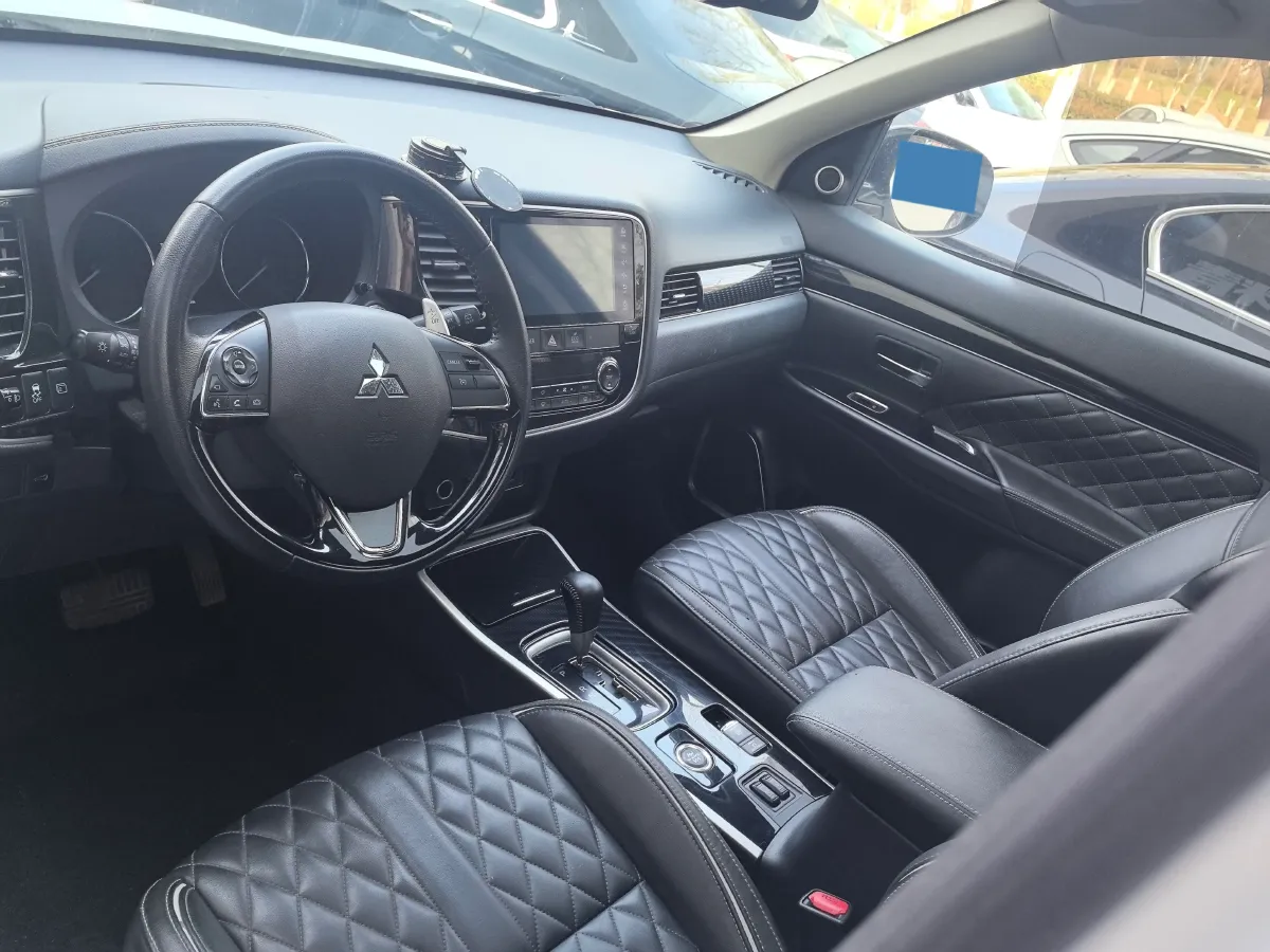 2021 Mitsubishi Outlander 2.4L 192HP L4 CVT,autocango,china used car exporter,china ev exporter,chinese used car exporter,chinese used ev exporter