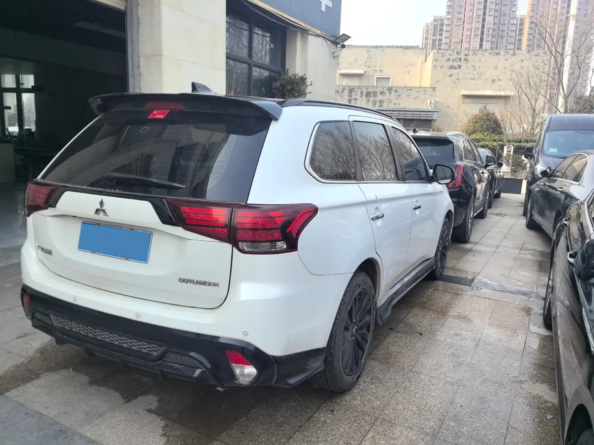 2021 Mitsubishi Outlander 2.4L 192HP L4 CVT,autocango,china used car exporter,china ev exporter,chinese used car exporter,chinese used ev exporter