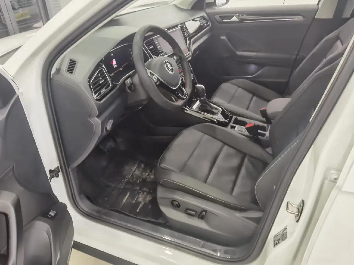 2021 Volkswagen T-Roc 1.4T 150HP L4 7DCT,autocango,china used car exporter,china ev exporter,chinese used car exporter,chinese used ev exporter