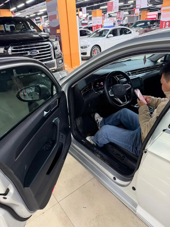 2020 Volkswagen Magotan 2.0T 186HP L4 7DCT,autocango,china used car exporter,china ev exporter,chinese used car exporter,chinese used ev exporter