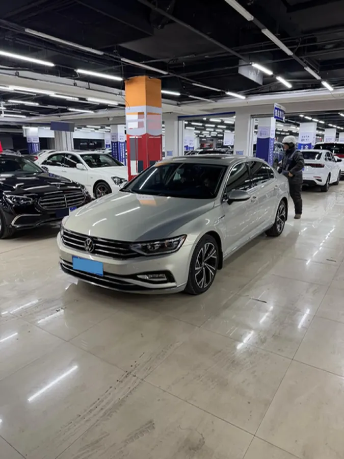 2020 Volkswagen Magotan 2.0T 186HP L4 7DCT,autocango,china used car exporter,china ev exporter,chinese used car exporter,chinese used ev exporter