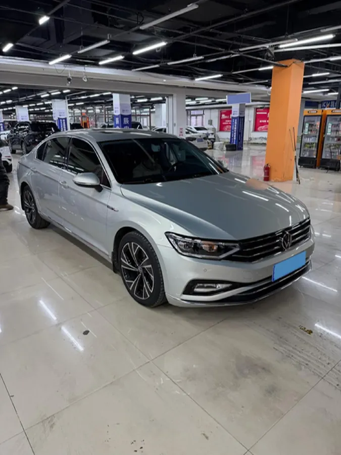 2020 Volkswagen Magotan 2.0T 186HP L4 7DCT,autocango,china used car exporter,china ev exporter,chinese used car exporter,chinese used ev exporter