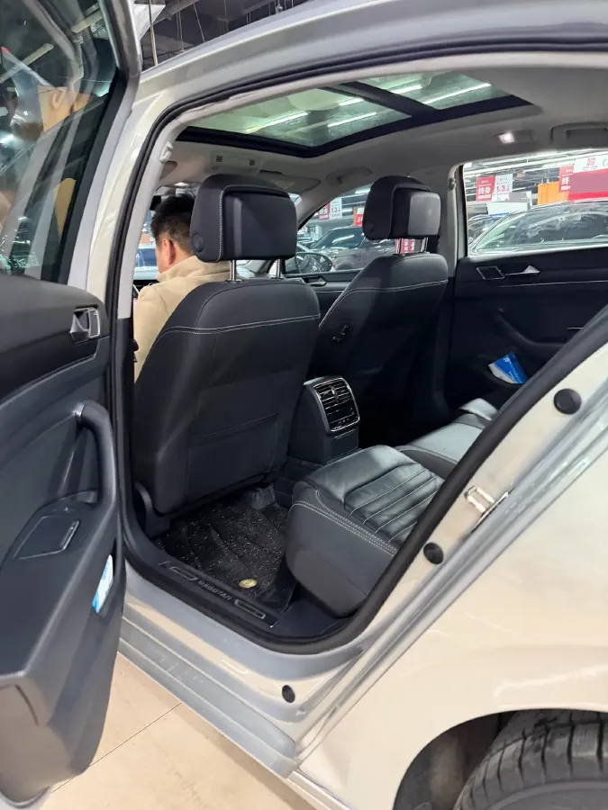 2020 Volkswagen Magotan 2.0T 186HP L4 7DCT,autocango,china used car exporter,china ev exporter,chinese used car exporter,chinese used ev exporter