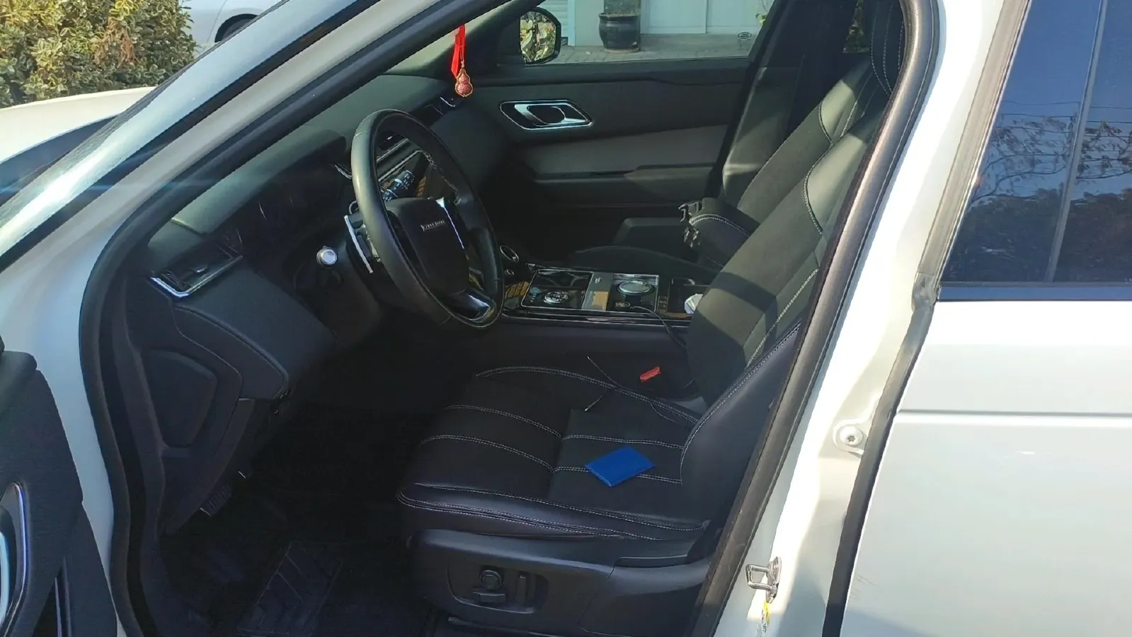 2020 Land Rover Range Rover Velar 2.0T 250HP L4 8AT,autocango,china used car exporter,china ev exporter,chinese used car exporter,chinese used ev exporter