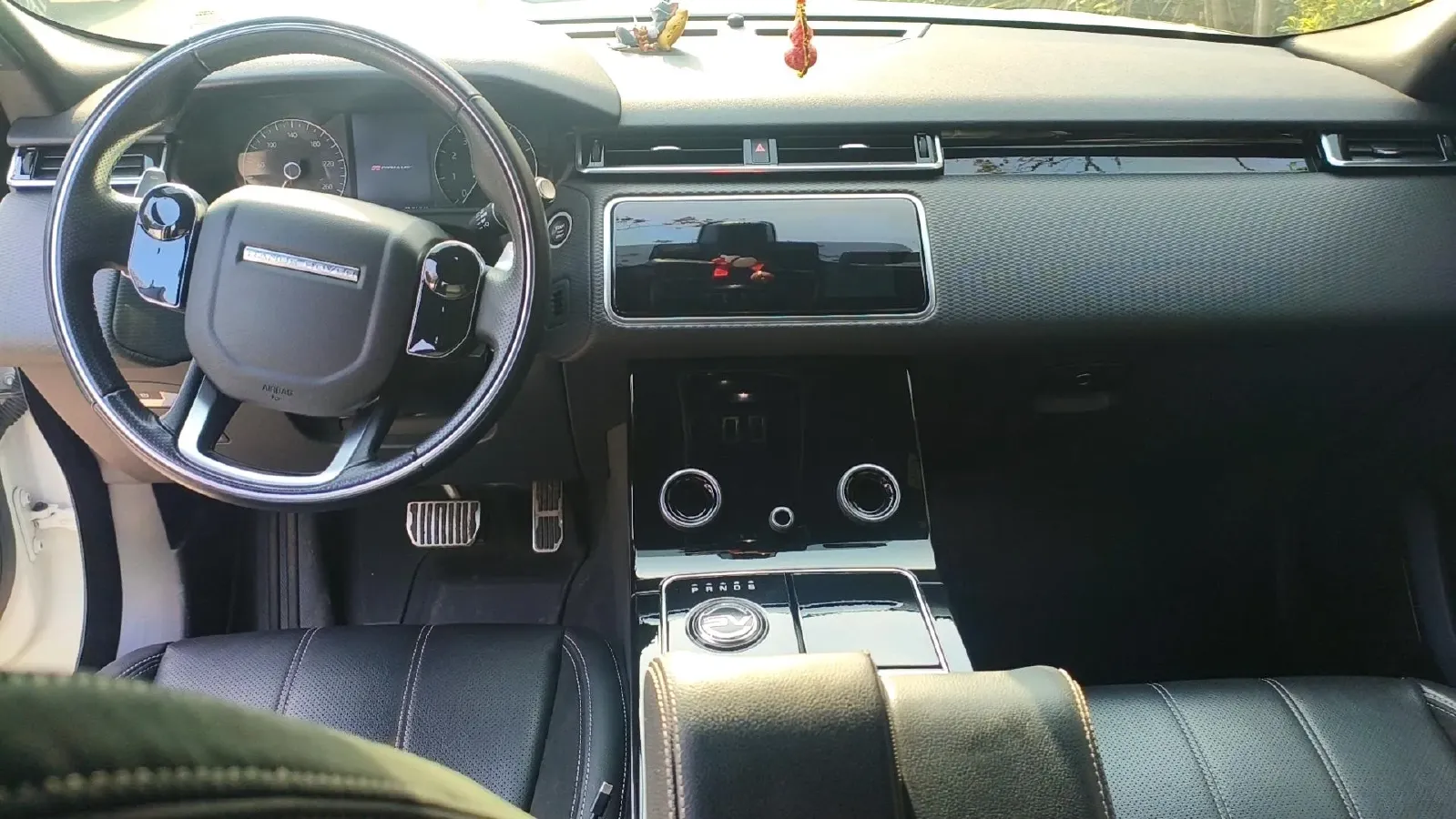 2020 Land Rover Range Rover Velar 2.0T 250HP L4 8AT,autocango,china used car exporter,china ev exporter,chinese used car exporter,chinese used ev exporter