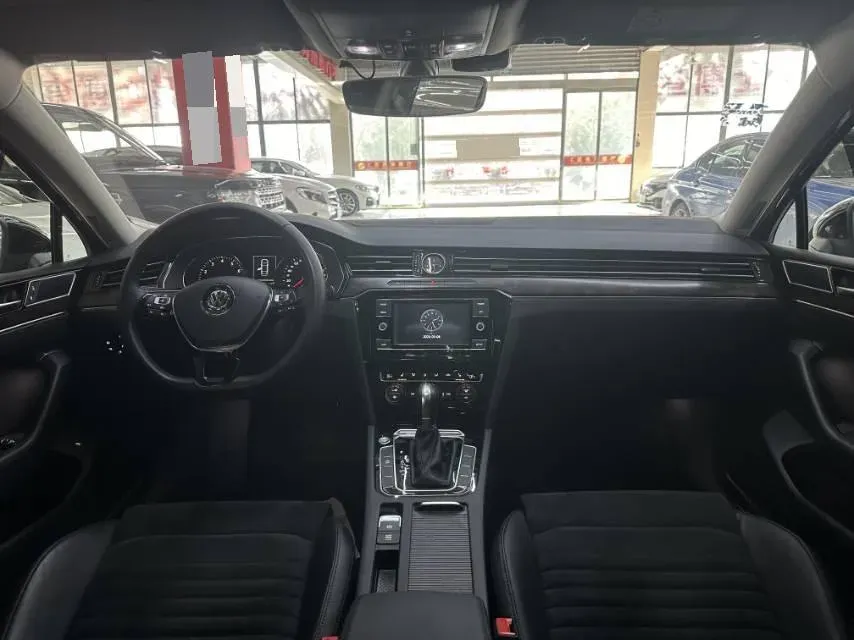 2018 Volkswagen Magotan 1.8T 180HP L4 7DCT,autocango,china used car exporter,china ev exporter,chinese used car exporter,chinese used ev exporter