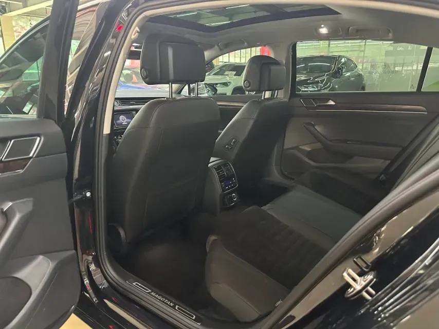 2018 Volkswagen Magotan 1.8T 180HP L4 7DCT,autocango,china used car exporter,china ev exporter,chinese used car exporter,chinese used ev exporter