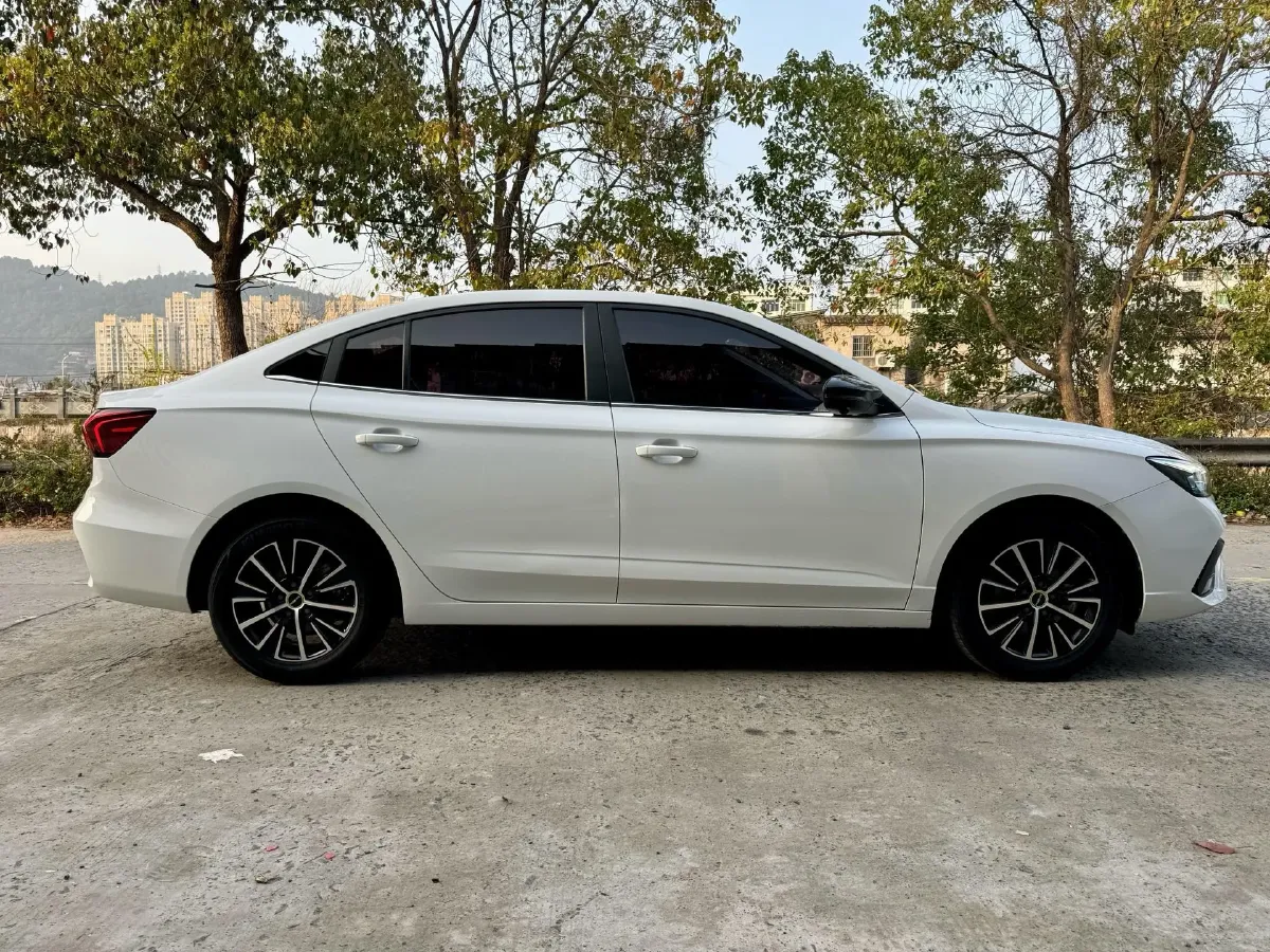 2021 Roewe i5 1.5L 120HP L4 CVT,autocango,china used car exporter,china ev exporter,chinese used car exporter,chinese used ev exporter