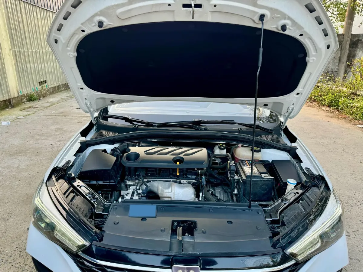 2021 Roewe i5 1.5L 120HP L4 CVT,autocango,china used car exporter,china ev exporter,chinese used car exporter,chinese used ev exporter