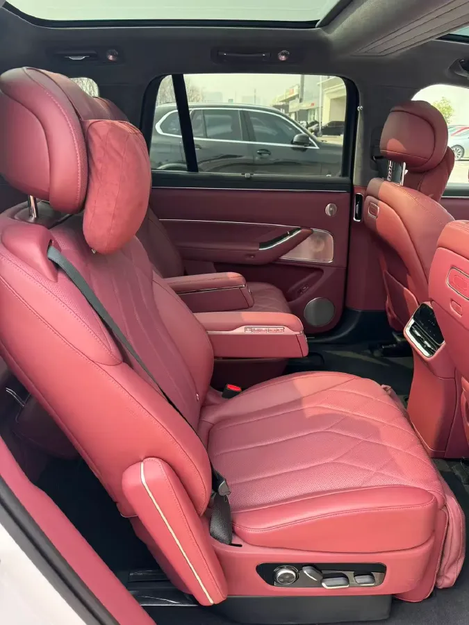 2025 AITO AITO M8 REEV 160HP REEV 53.4KWH,autocango,china used car exporter,china ev exporter,chinese used car exporter,chinese used ev exporter