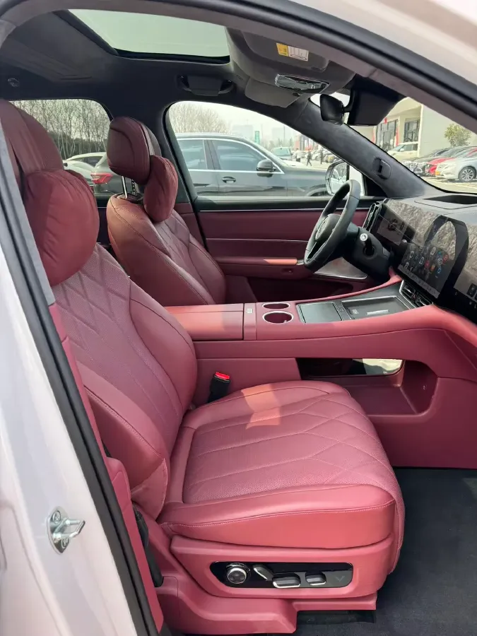 2025 AITO AITO M8 REEV 160HP REEV 53.4KWH,autocango,china used car exporter,china ev exporter,chinese used car exporter,chinese used ev exporter