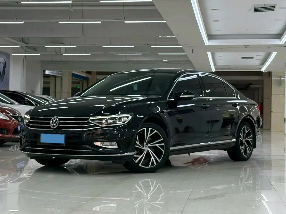 2020 Volkswagen Magotan 2.0T 186HP L4 7DCT,autocango,china used car exporter,china ev exporter,chinese used car exporter,chinese used ev exporter