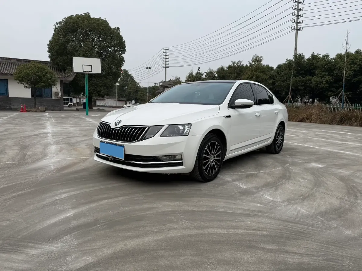 2019 Skoda Octavia 1.2T 116HP L4 7DCT,autocango,china used car exporter,china ev exporter,chinese used car exporter,chinese used ev exporter