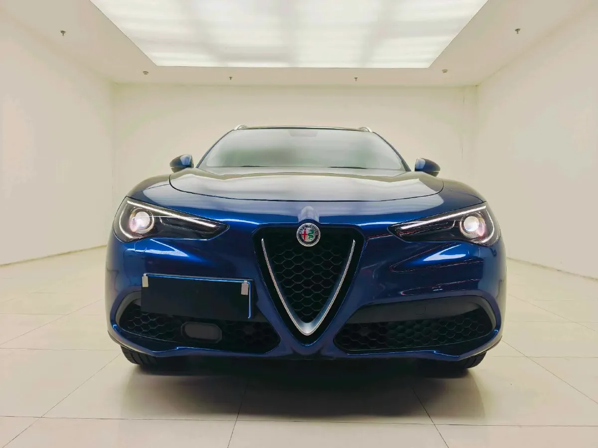 2017 Alfa Romeo Stelvio 2.0T 280HP L4 8AT,autocango,china used car exporter,china ev exporter,chinese used car exporter,chinese used ev exporter