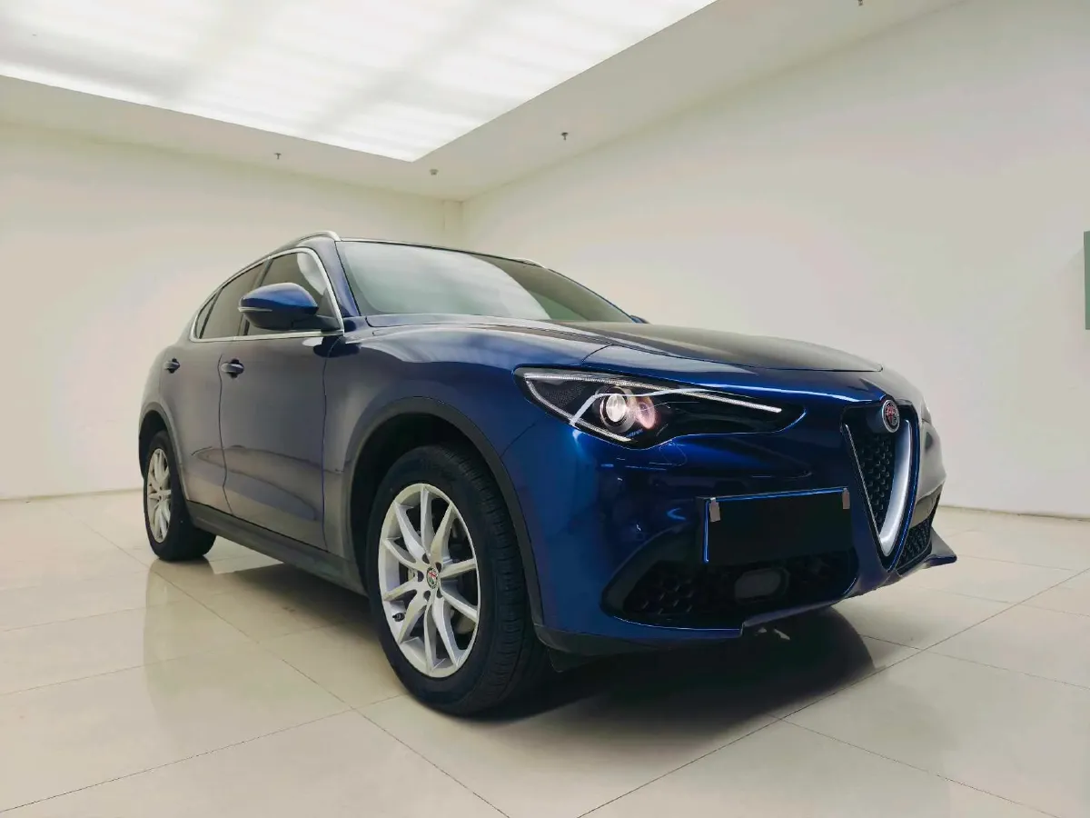 2017 Alfa Romeo Stelvio 2.0T 280HP L4 8AT,autocango,china used car exporter,china ev exporter,chinese used car exporter,chinese used ev exporter