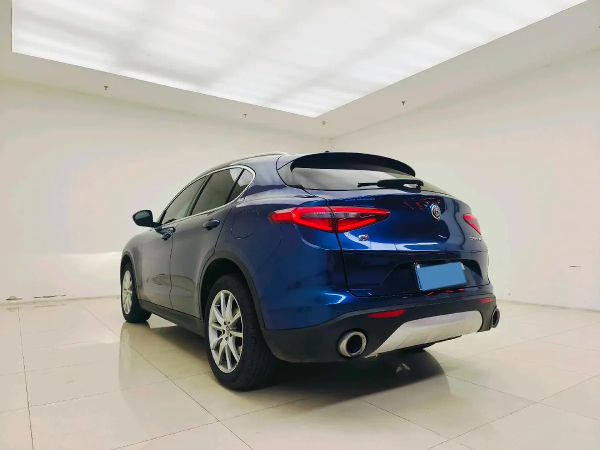 2017 Alfa Romeo Stelvio 2.0T 280HP L4 8AT,autocango,china used car exporter,china ev exporter,chinese used car exporter,chinese used ev exporter