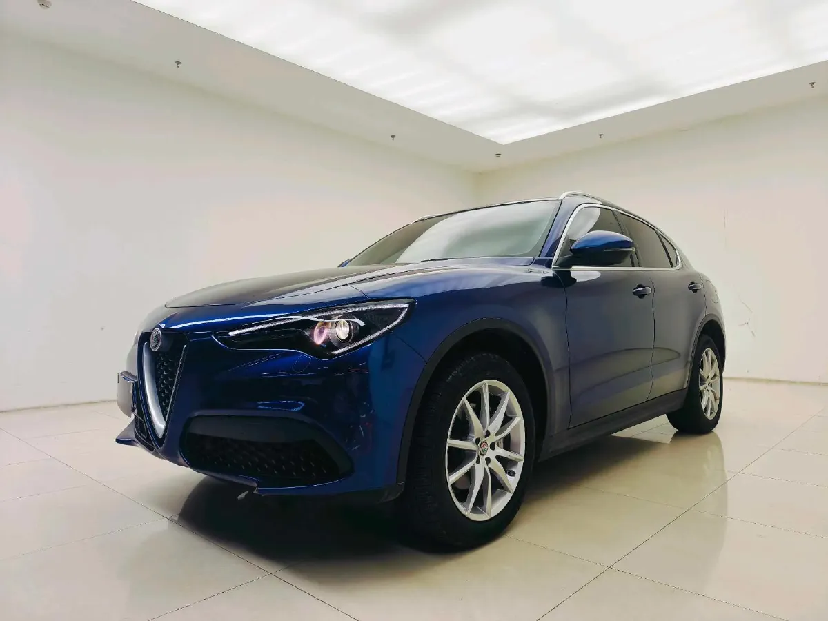2017 Alfa Romeo Stelvio 2.0T 280HP L4 8AT,autocango,china used car exporter,china ev exporter,chinese used car exporter,chinese used ev exporter