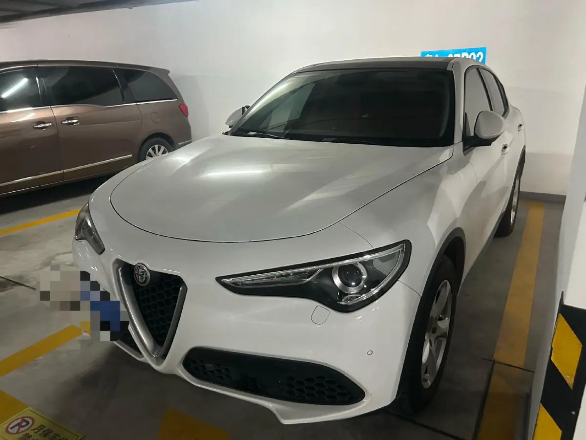 2017 Jaguar XE 2.0T 240HP L4 8AT,autocango,china used car exporter,china ev exporter,chinese used car exporter,chinese used ev exporter